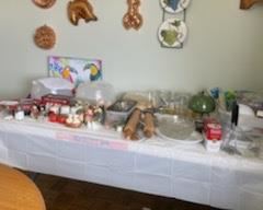 Copper wall items, salt and pepper sets, various kitchen items