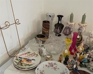 Collector and decorative plates, Niloak pottery, vases