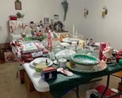 Christmas dishes, Christmas tablecloths - vinyl, platters