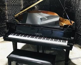 Gorgeous Yamaha C5 Grand Piano with Piano Disc
