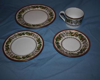 Absolutely Beautiful Spode Christmas Rose China, service for 12 includes: 12 (10 1/2" plates), 12 (8" plates), 12 (6 1/2" plates) , 12 cups, 12 saucers, 1 Gravy Boat and 1 Saucer, 1 Creamer, 1 Sugar, 1 Vegetable Bowl (9 1/4"x7 1/4", 1 Fruit Bowl (9 1/2"x3 1/2"), 1 Oval Platter (15") 1 dbl. handled oval Soup  Tureen w/lid (12 1/2x8" w/lid),plus there may be more as we contiue to discover.
