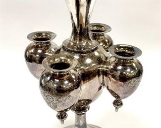WILCOX SILVERPLATE CO. QUADRUPLE PLATE EPERGNE TYPE VASE. STAMPED 1869. 10.5" TALL CENTRAL VASE WITH FOUR SMALL VASES ATTACHED AROUND THE BODY