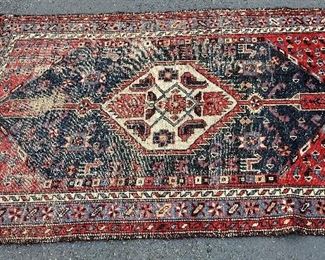 DISTRESSED HAND KNOTTED 100% WOOL RUG. 5'1" x 3'6"