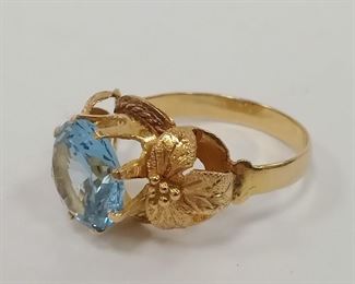UNMARKED 18K YELLOW GOLD RING. SIZE 8. WEIGHT 3.8 GRAMS