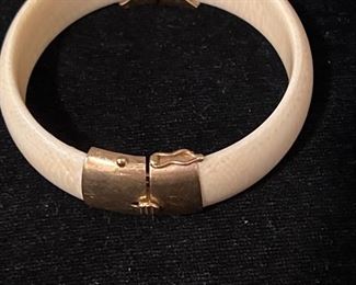 Clasp marked 14K Gold