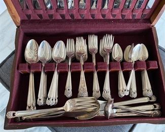 Rogers Bros. "Eternally Yours" silver-plated flatware       113 pcs.