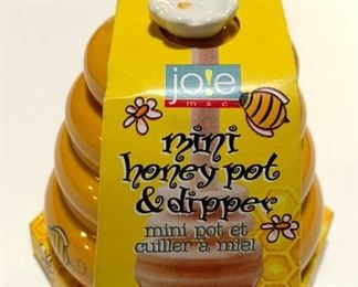 Mini Honey Pot & Dipper - NEW
$3

This Cute Little Honey Pot comes with a Bee Honey Server.  It has never been used. Unfortunately I put a tear in the packaging taking these photos. 

Pot is 2" tall
Dipper is 4" high