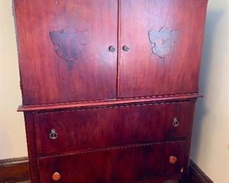 Antique Wood Armoire
$75

An impressive antique wardrobe.
Well carved with cresting above a pair of marquetry doors with metal pulls that enclose three sliding drawers above two long drawers and raised on cabriole legs.

52" tall
36" wide
19" deep