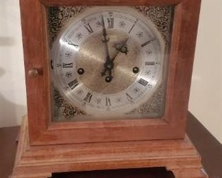 Mantle clock with key