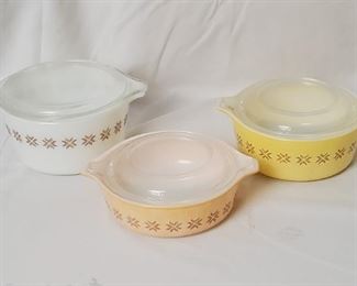 Pyrex snowflake lidded dishes