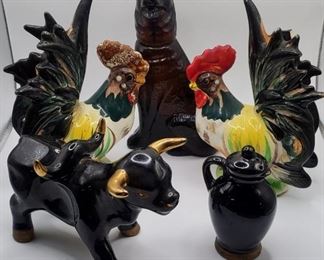 Grouping of animal figurines