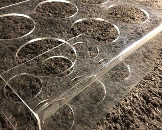 Vino time never looks better than dressed in lucite.