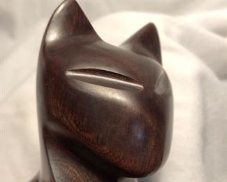 Minimalist carved cat. 