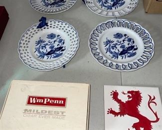 Assorted vintage items