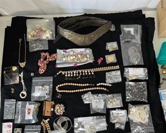 Large lot of miscellaneous jewelry largely broken or missing pieces