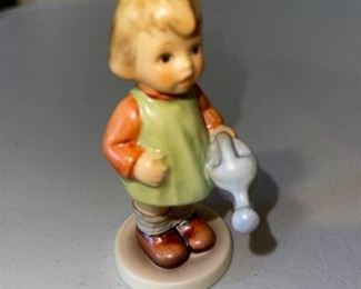 Goebel Hummel NIB Nature's Gift #729 TMK 7 - 3.75 inches tall