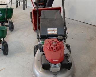 Honda self propelled mower with bag