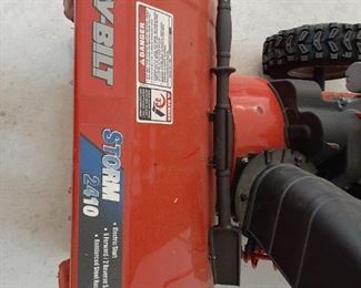 Troy bilt snow thrower, electric start