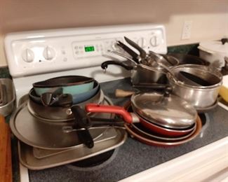 Cookware pots and pans