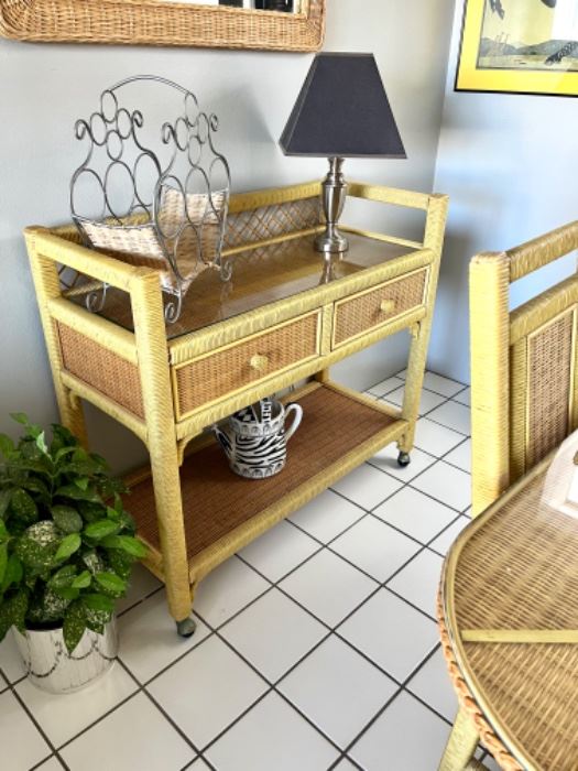 Vintage Henry Link Coastal Wicker Bar Cart with glass top. This gem is in pristine condition.