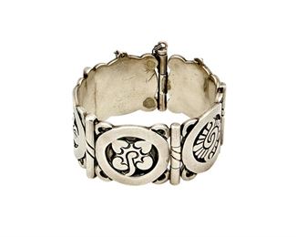 1175
A Hector Aguilar Sterling Silver Link Bracelet
Hector Aguilar (1905-1986)
Circa 1948-1962; Taxco, Mexico
Stamped: HA / [Eagle 9] / .940 / Taxco / Mexico
Comprising a sterling two-link hinged bracelet with foliate motif panels

6.5 " inner C x 1.25" H
126.4 grams
Estimate: $500 - $700