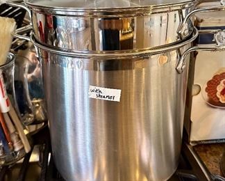 All clad soup pot with a steamer