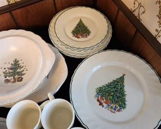 1 of 2 The House of Salem "Noel Procelle" Christmas dish set