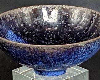 GERTRUDE AND OTTO NATZLER Crystalline Blue Glaze Pottery Bowl with Label
