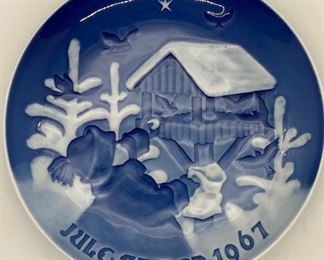 Vintage Bing & Grondahl Christmas Plate (Fuglenes Jul) - 1967 - Copenhagen, Denmark
