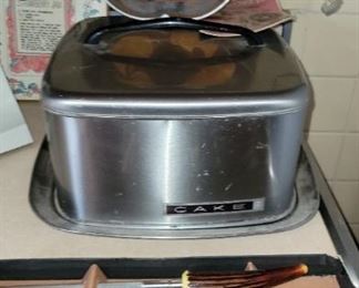 Vintage, Cake carrier ,knife set, buntcake pan