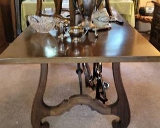 Drexel Dining room set, table with 4 chairs