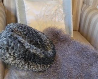 Fur cape, curly lamb hat