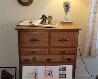 Chest of drawers, lamps,