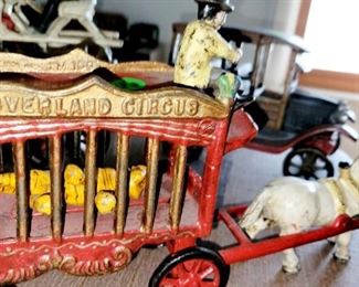 Cast Iron, Circus & horse