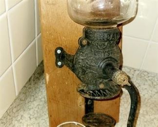 Crystal coffee grinder, with Crystal collection cup