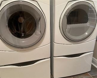 Whirlpool Washer & dryer w/pedestal