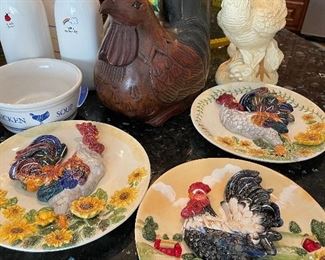 Rooster plates & figurines 