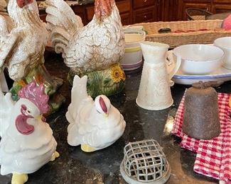Rooster & hen figurines
