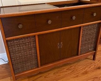 Magnavox stereo