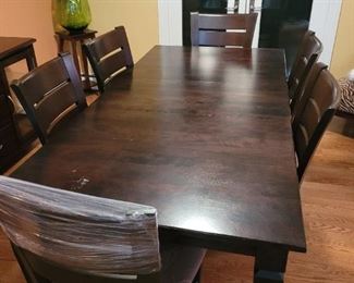 Dining Room Table with 6 chairs