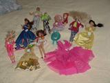 many vintage Barbie's and Ken's 30 years old with tons of clothes