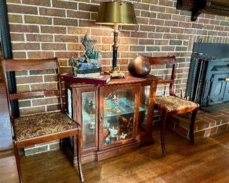 Small curio filled with miniature toy soldiers.