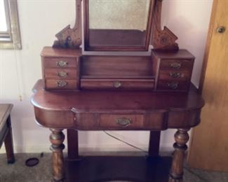 Antique dressing table with mirror