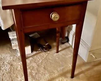 114. 1 Drawer Accent Table (18" x 17" x 28")