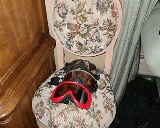 Accent Chair W/ Ski Goggles