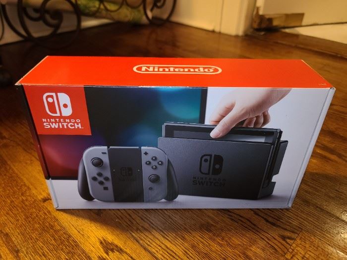 *BRAND NEW* Nintendo Switch W/ Original Packaging, Contents, & Accessories 