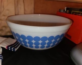 Vintage Pyrex Blue Dots Mixing Bowls