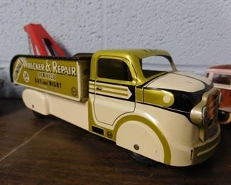 Metal  Toy Tow Truck