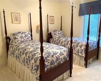 set of 4 poster twin beds, mattress/boxspring, linens