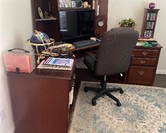Corner office desk, rug and office chair